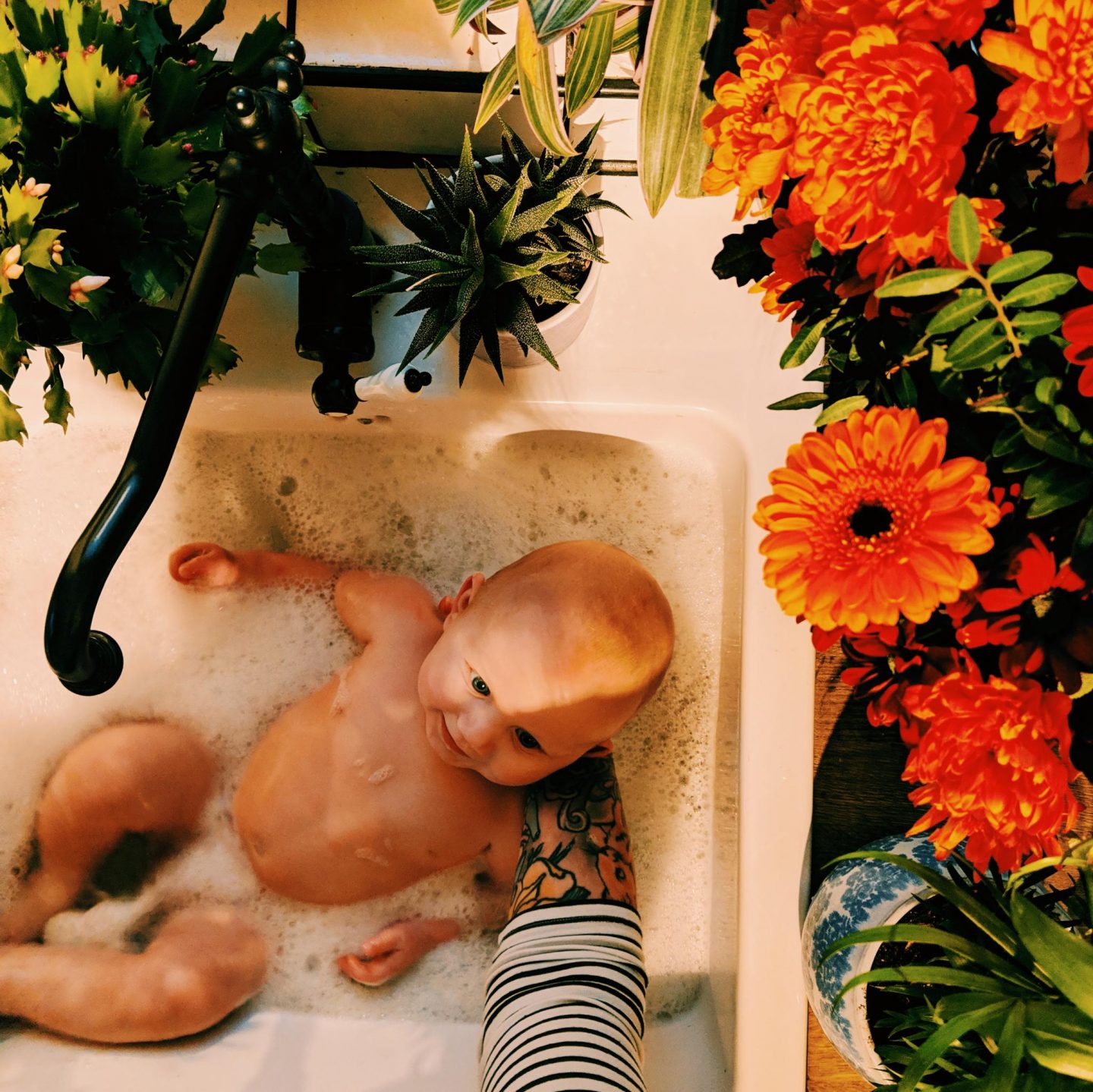 How to take sink bath photos for your Instagram